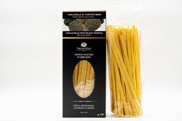 8732 tagliatelle pasta alluovo con tartufo nero truffleat 1