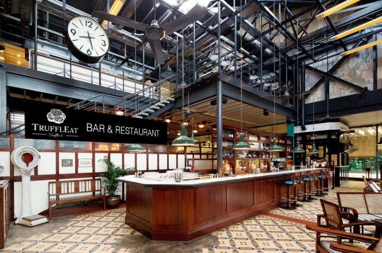 Restaurant franchise op het treinstation 1 train station shop franchise truffleat 1